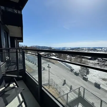 Riddertunets Utsikt Til Mugnetind