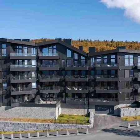 Riddertunets Utsikt Til Mugnetind